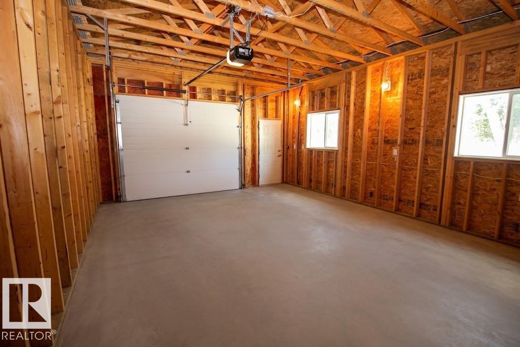 10216 101 St Property Photo 18