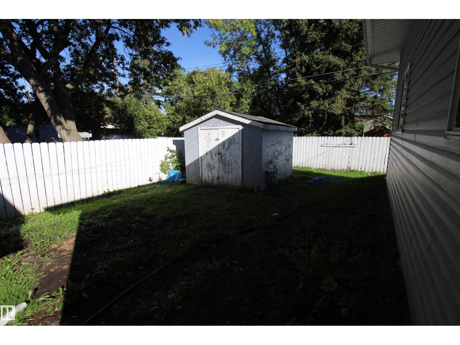 10216 101 St Property Photo 23