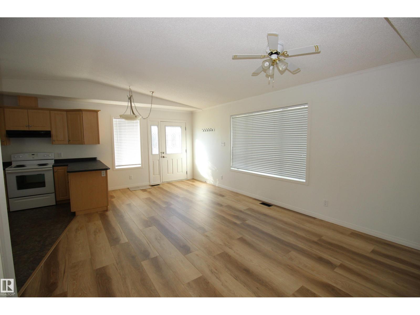 10216 101 St Property Photo 26
