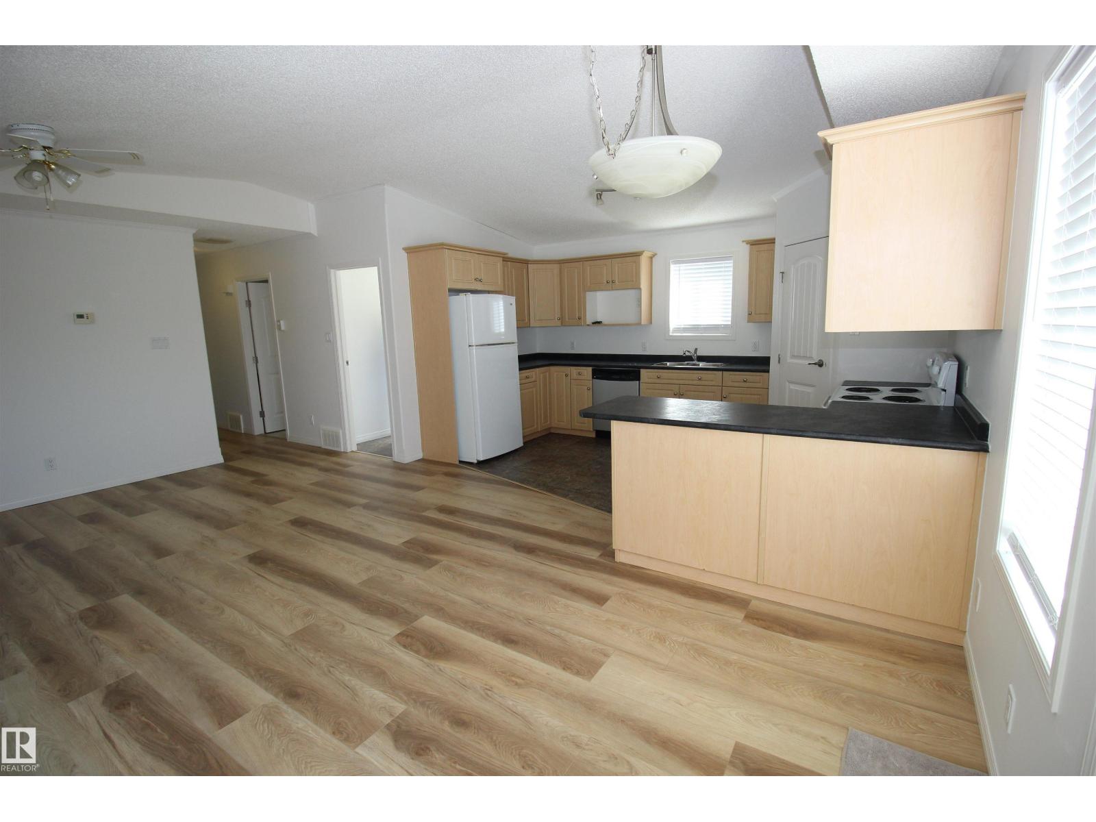 10216 101 St Property Photo 28