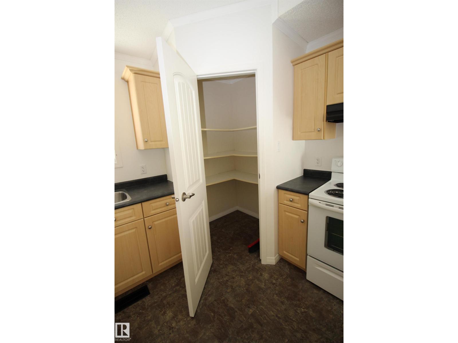 10216 101 St Property Photo 31