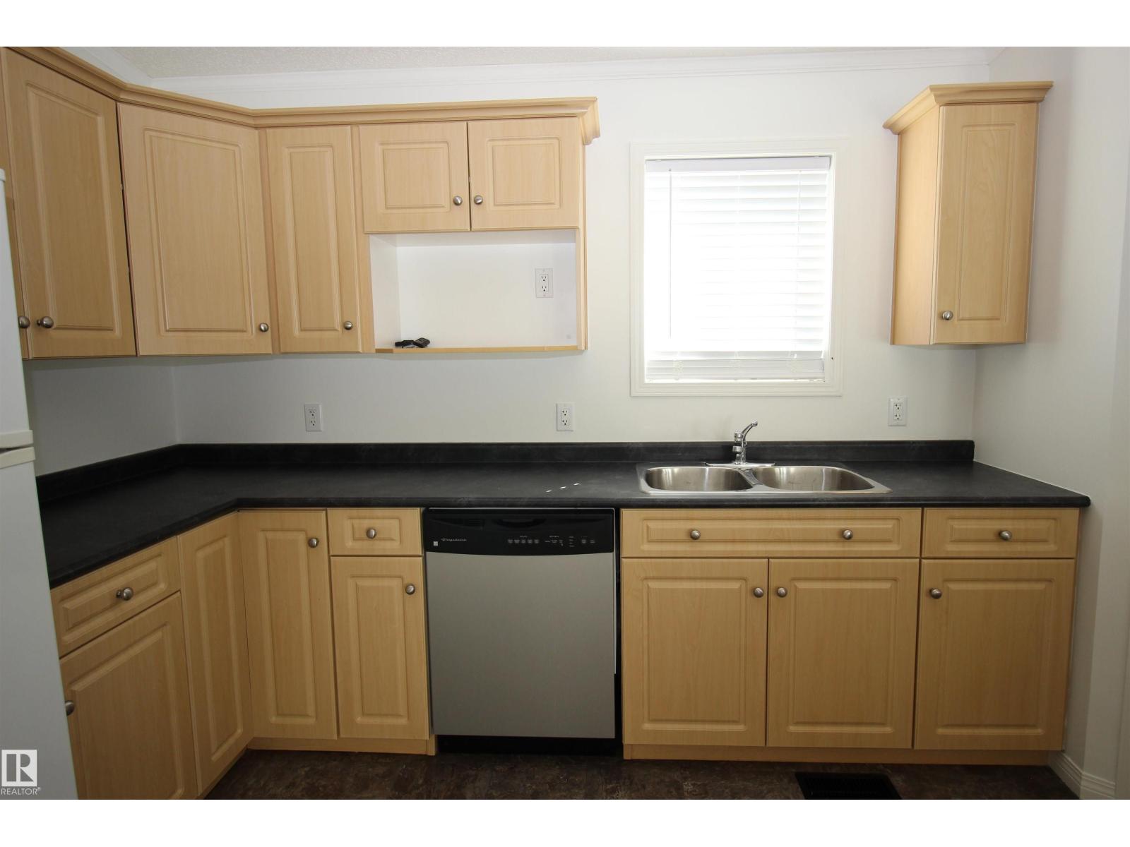10216 101 St Property Photo 32