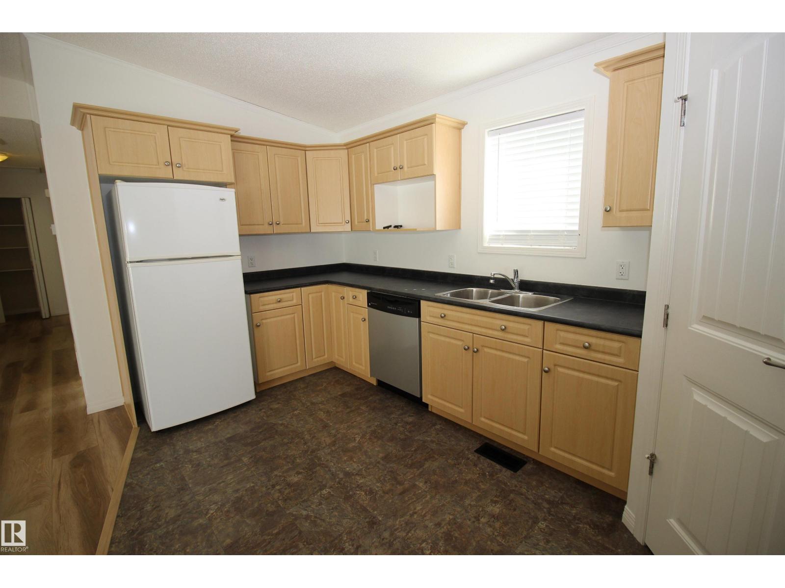 10216 101 St Property Photo 33
