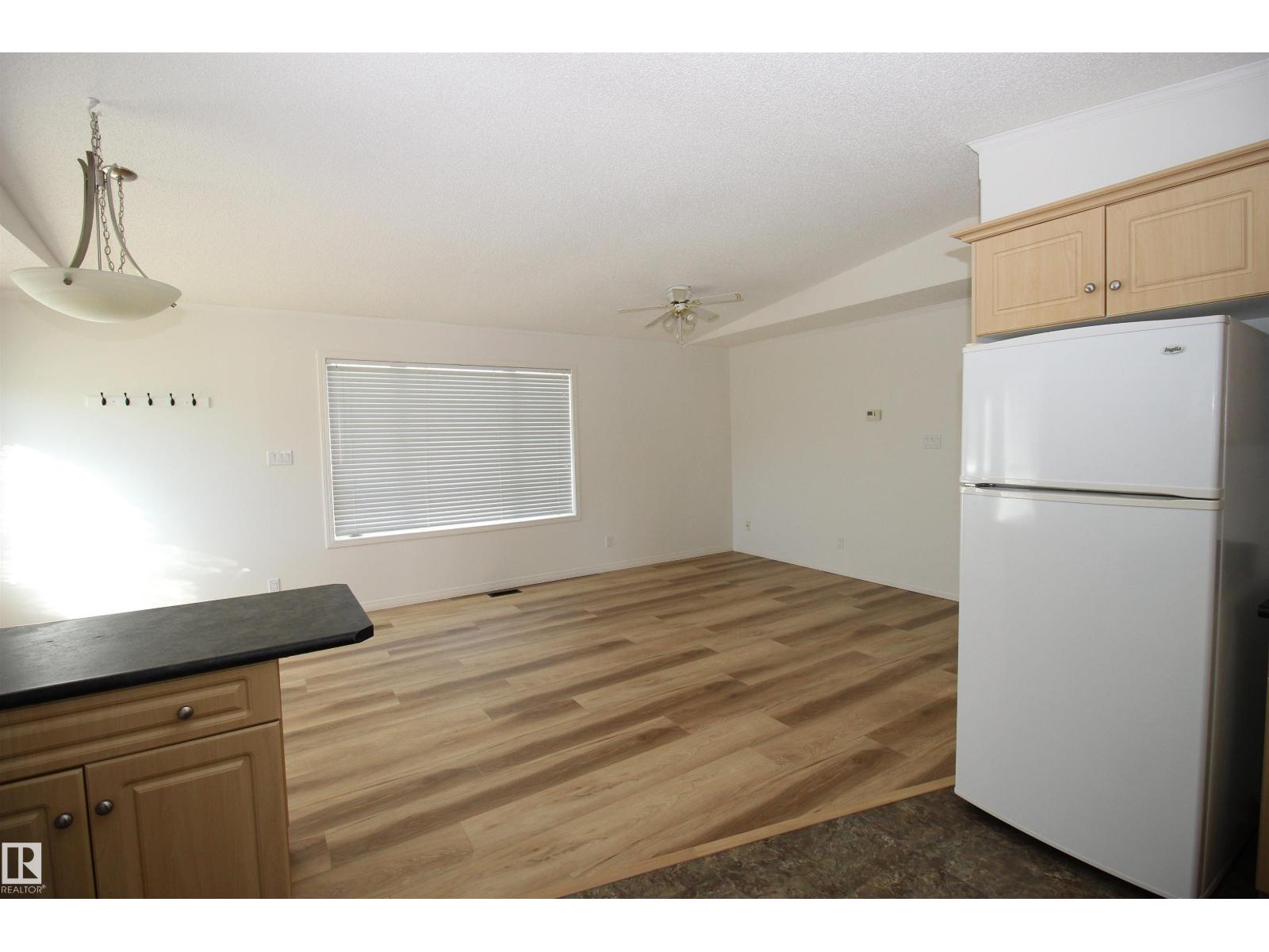 10216 101 St Property Photo 34