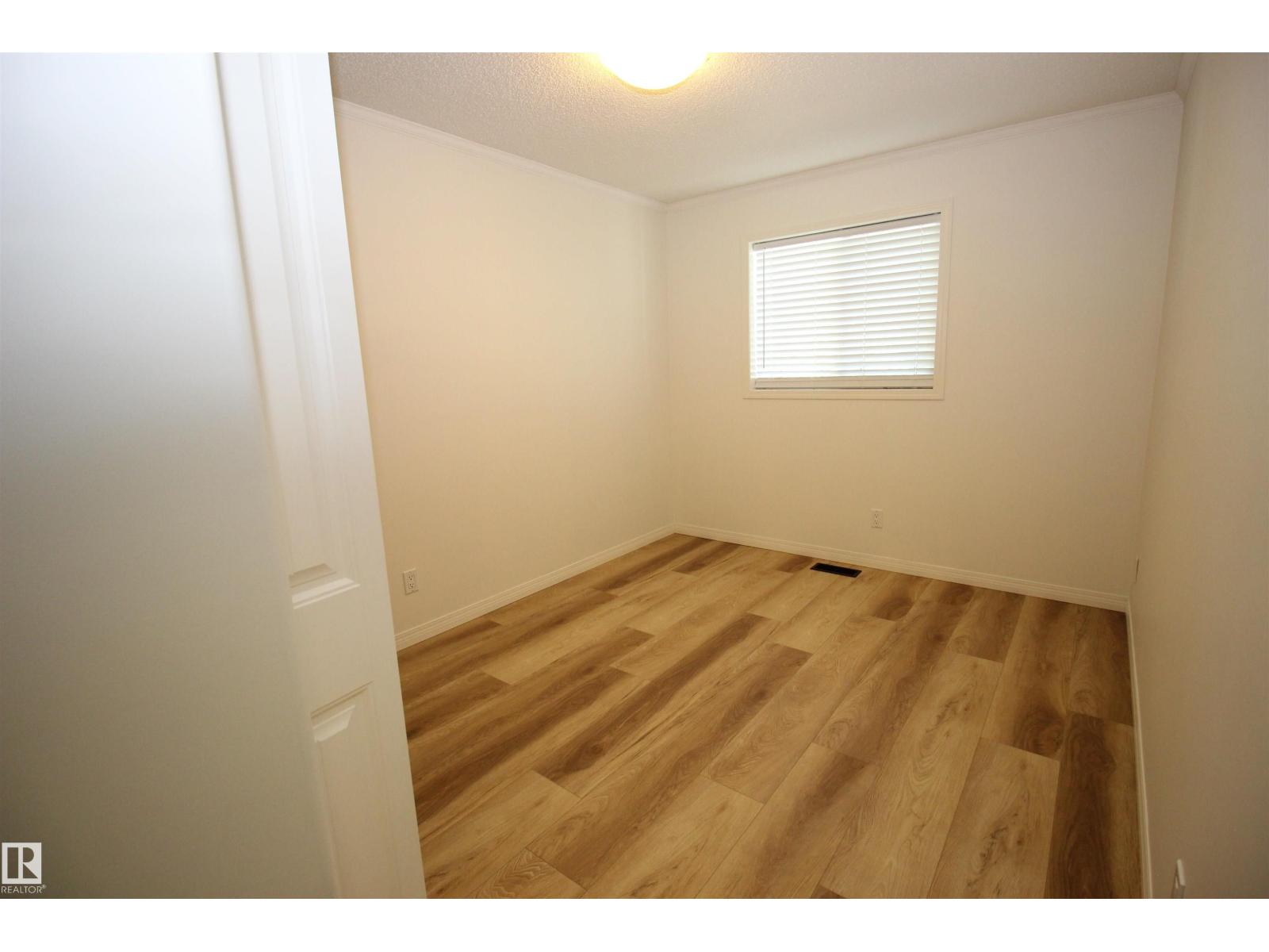 10216 101 St Property Photo 41