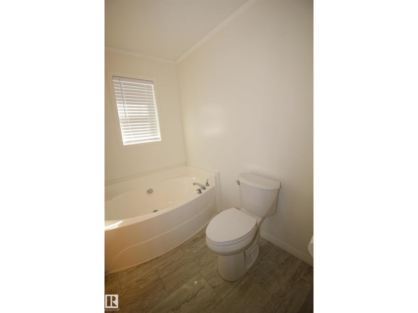 10216 101 St Property Photo 45