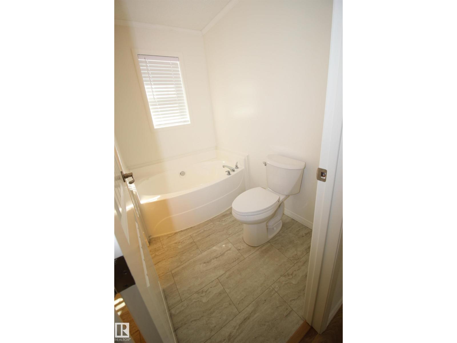 10216 101 St Property Photo 46