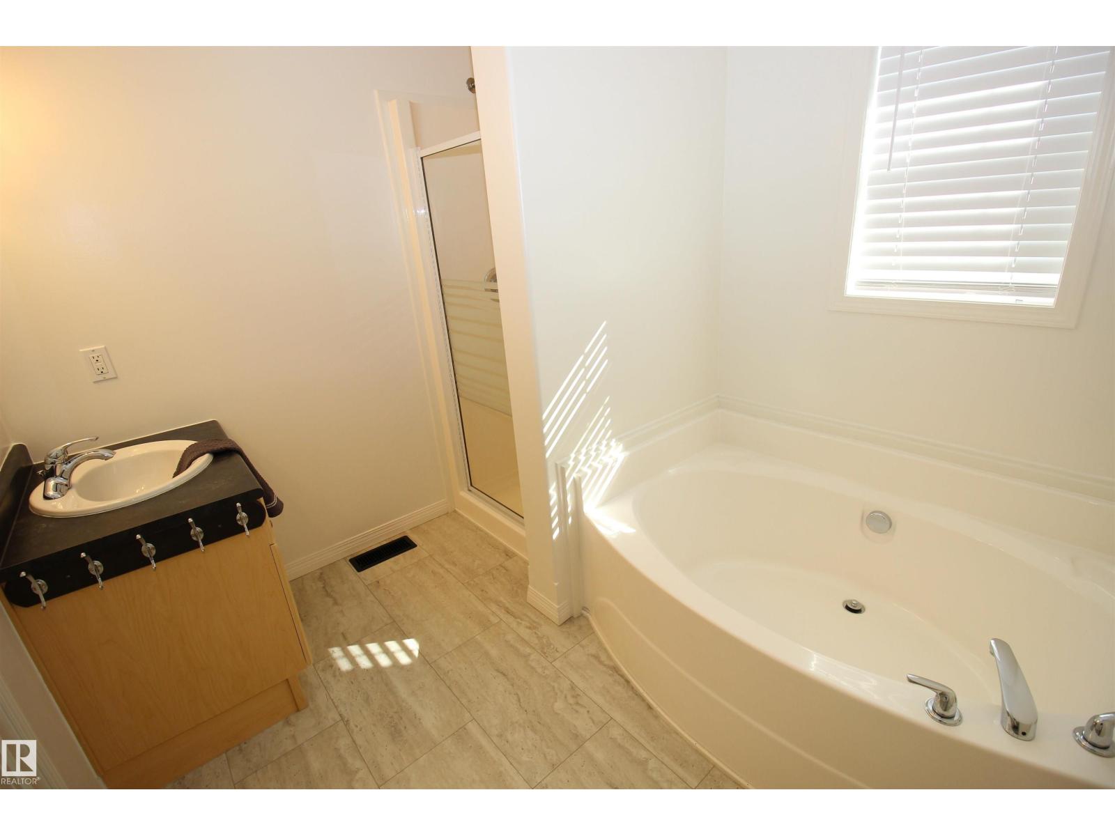 10216 101 St Property Photo 47
