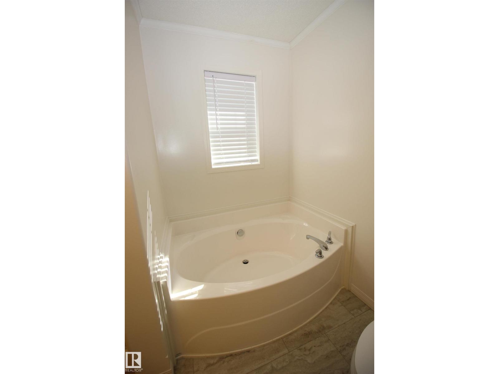 10216 101 St Property Photo 49