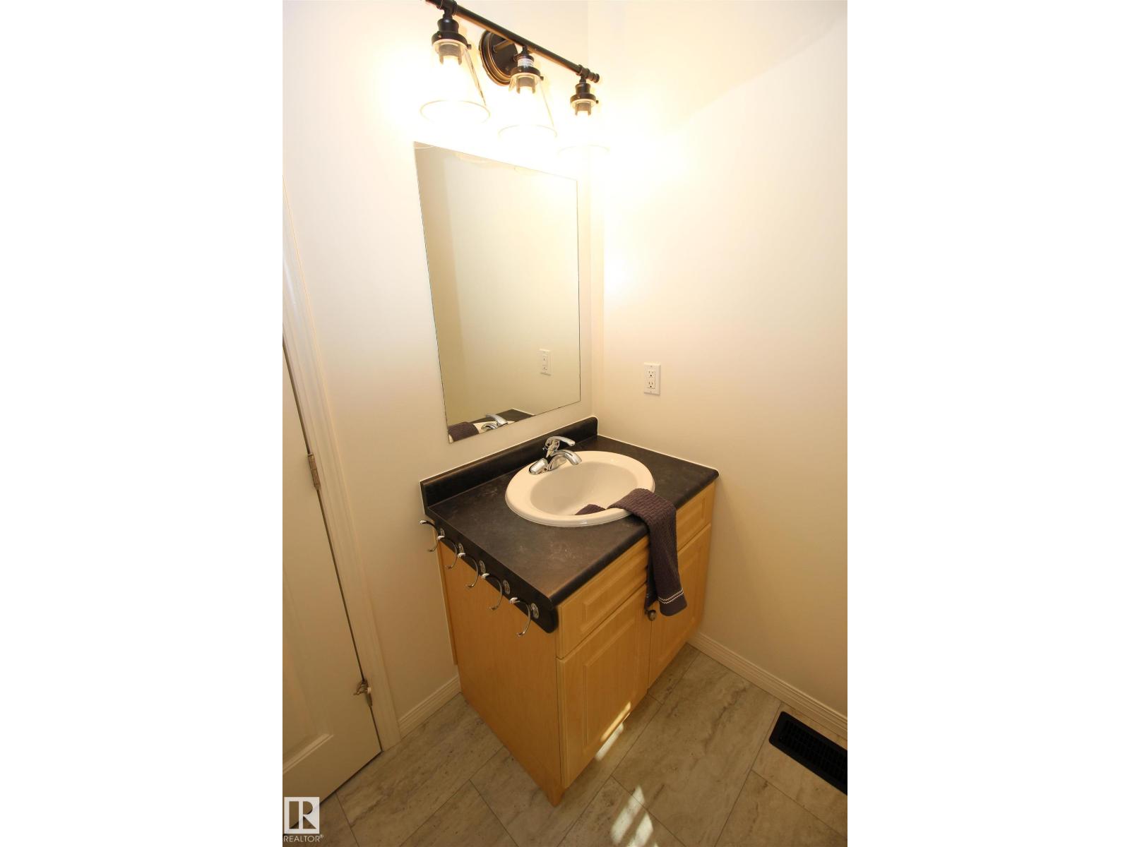 10216 101 St Property Photo 51