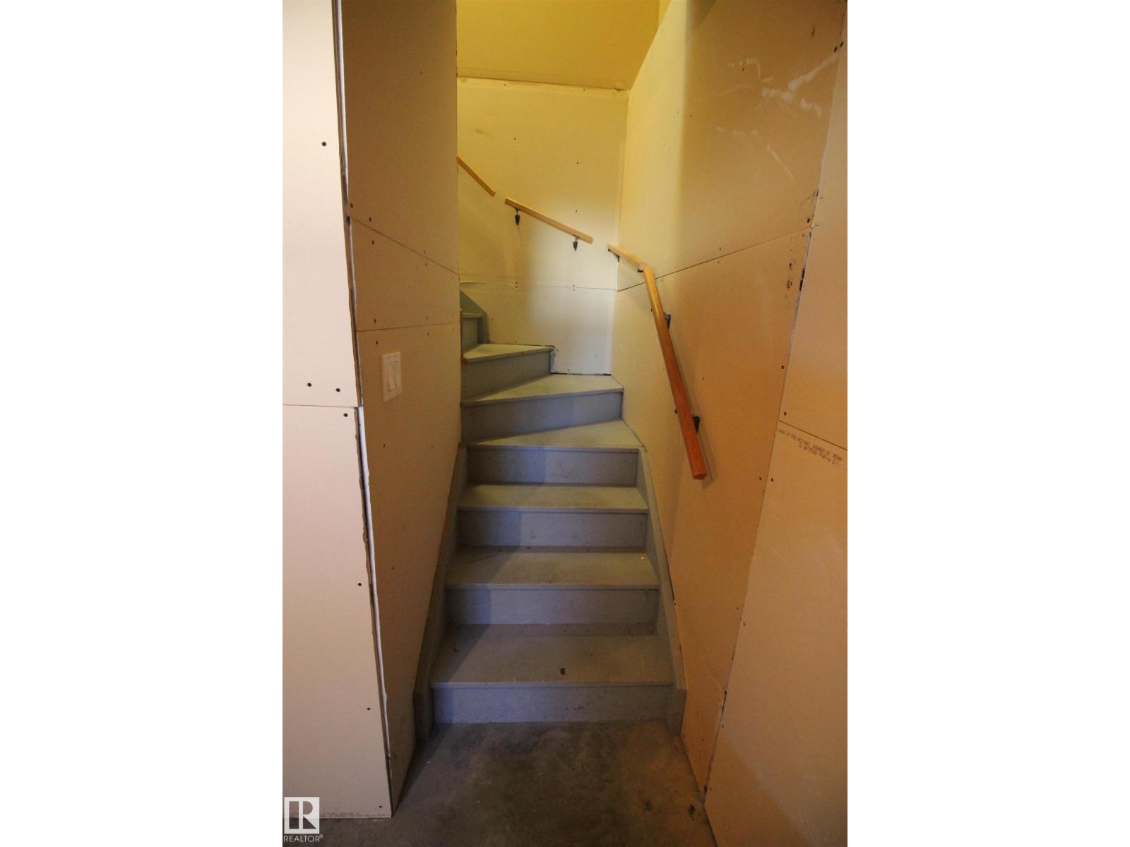 10216 101 St Property Photo 54