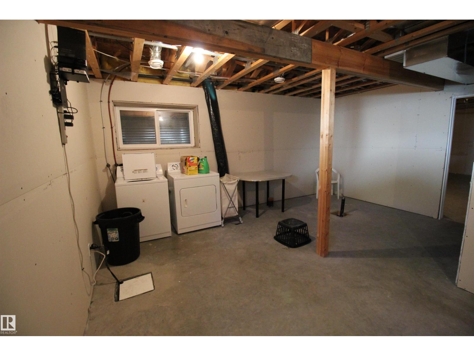 10216 101 St Property Photo 56