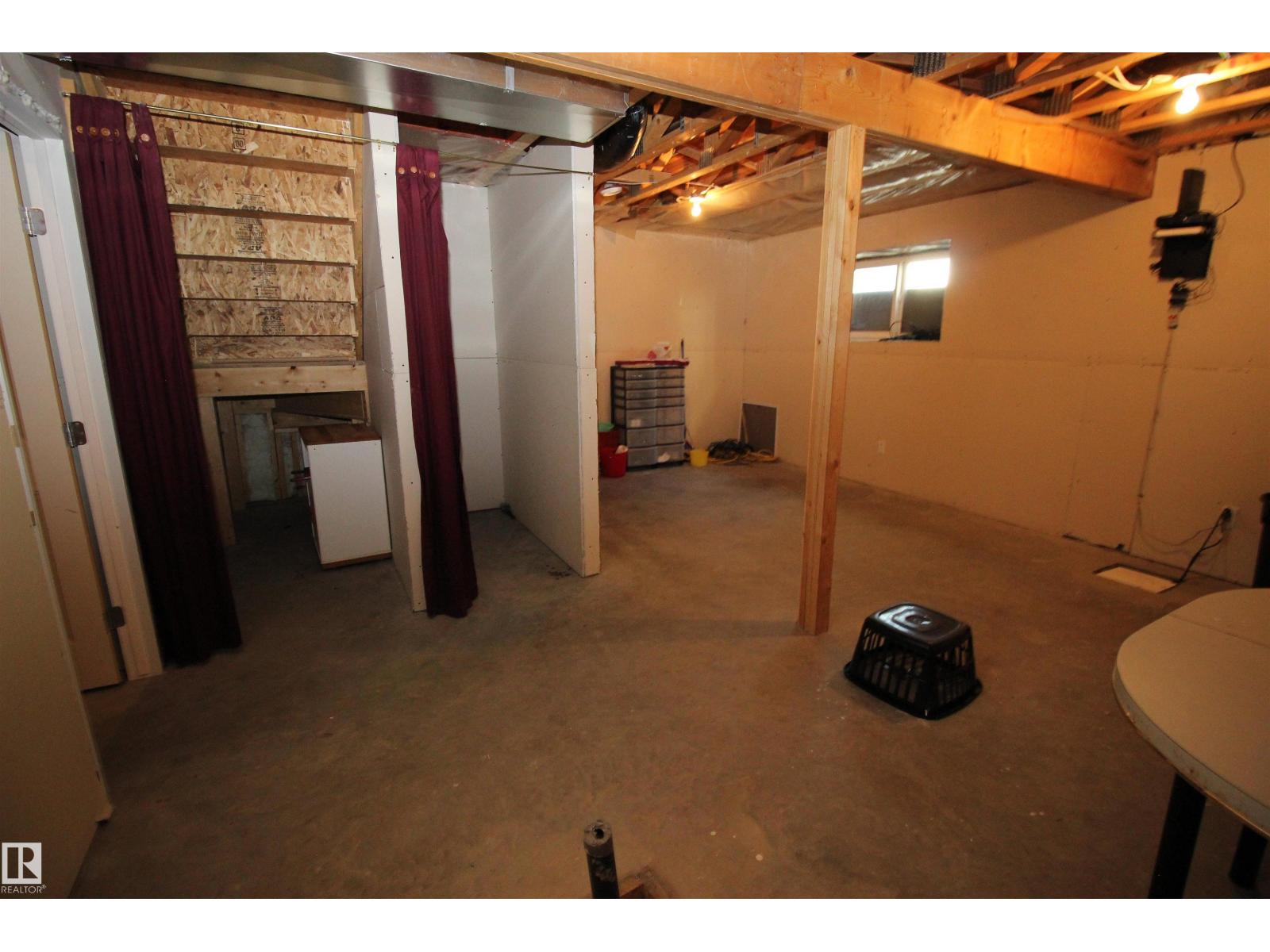 10216 101 St Property Photo 58