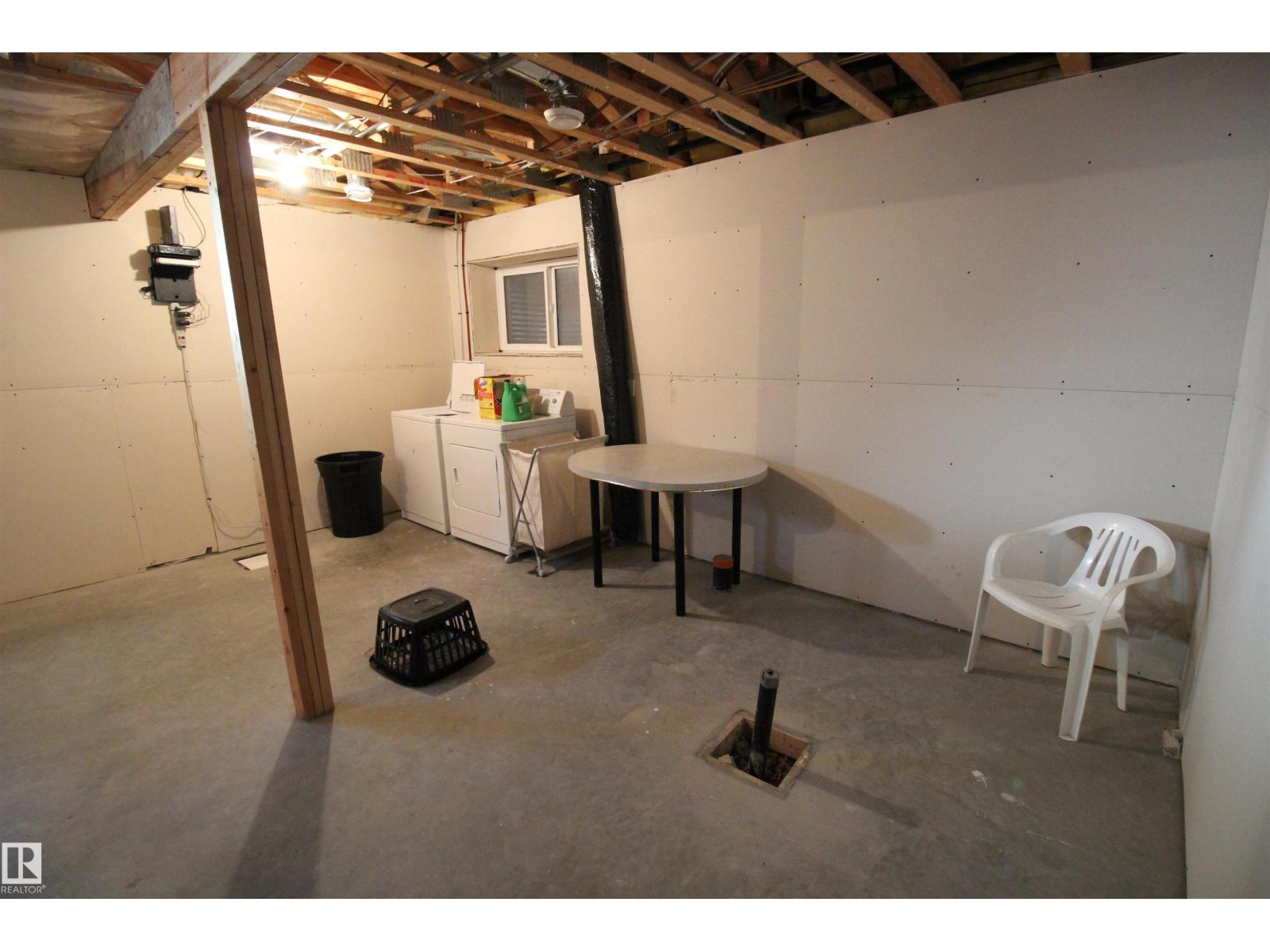 10216 101 St Property Photo 59
