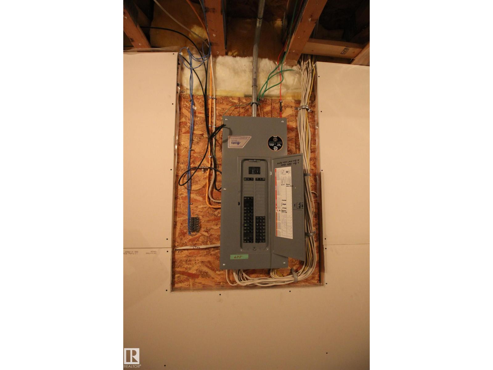 10216 101 St Property Photo 64