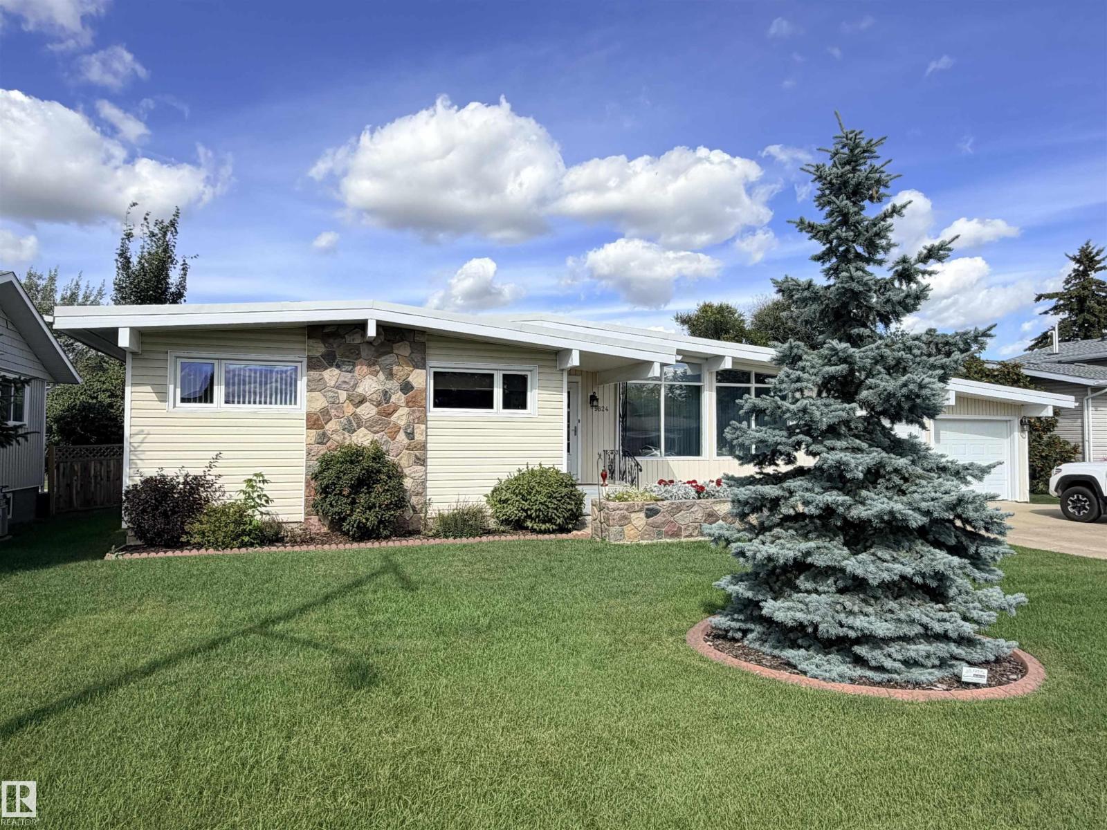 9824 99 ST Property Photo 1