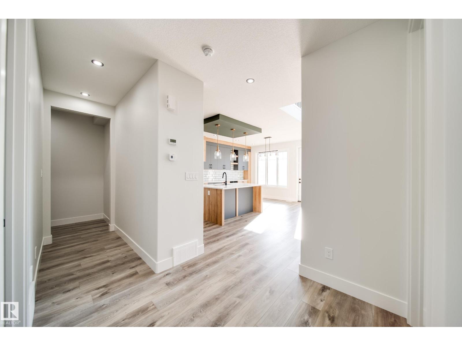 8515 183 Av Nw Property Photo 3