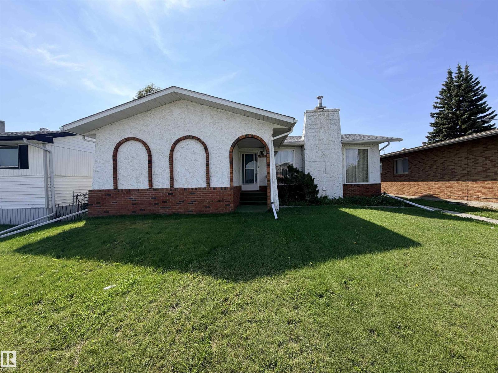 5233 49 Av Property Photo 1