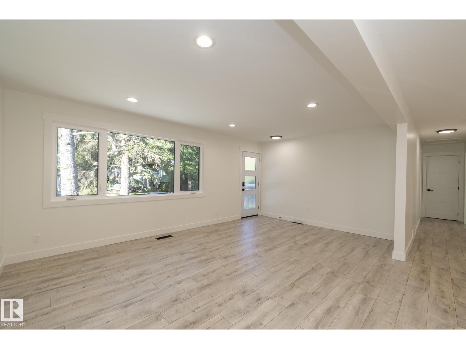 21 Sheridan Dr Property Photo 12