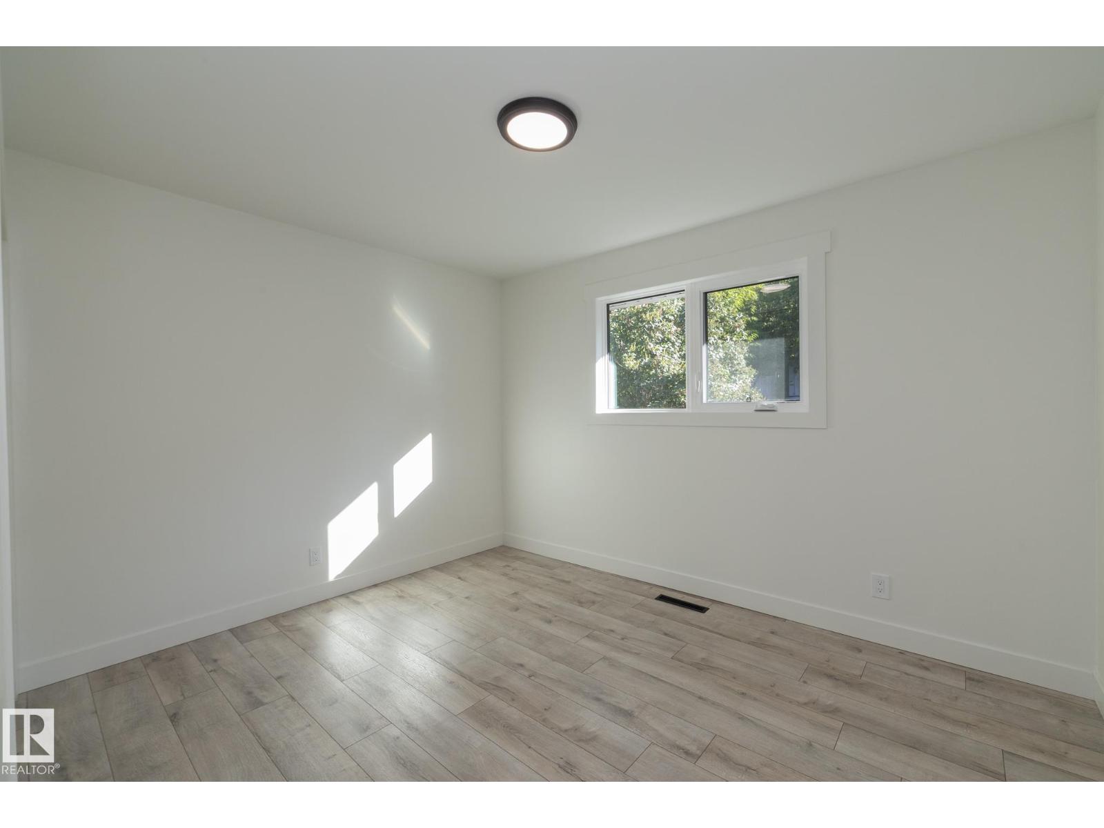 21 Sheridan Dr Property Photo 29