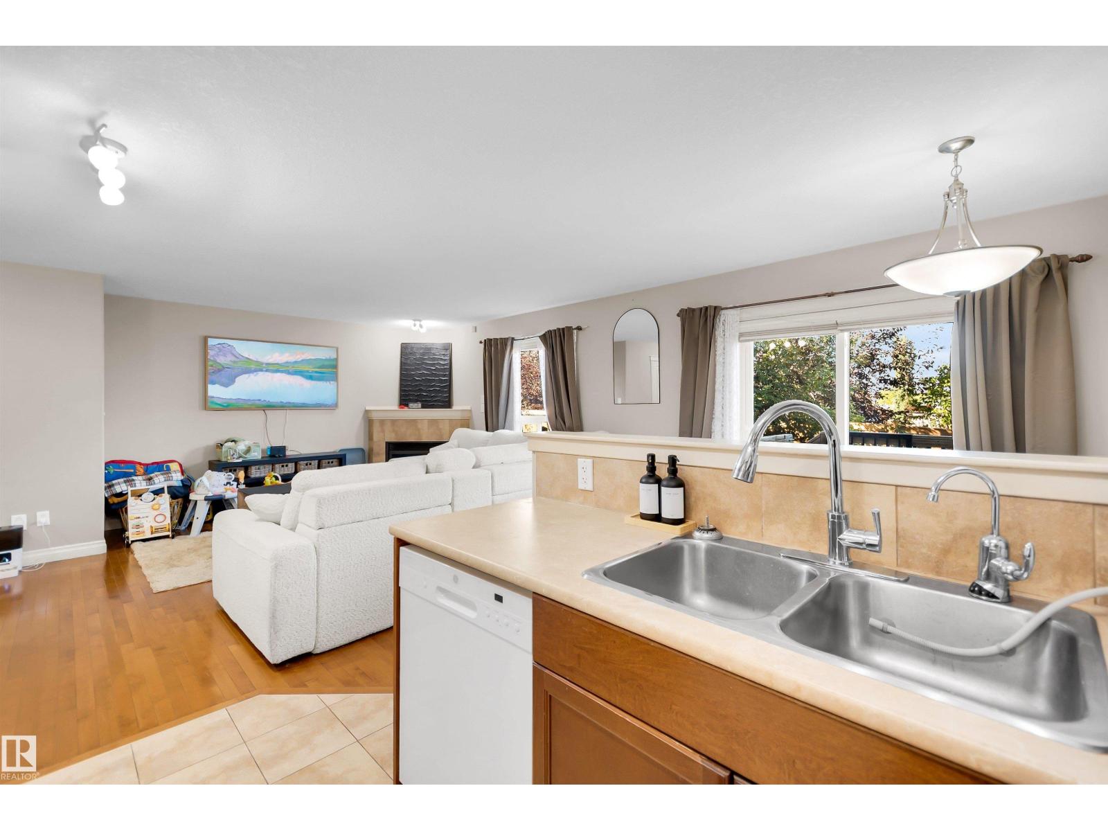 #5 5120 164 Av Nw Property Photo 7