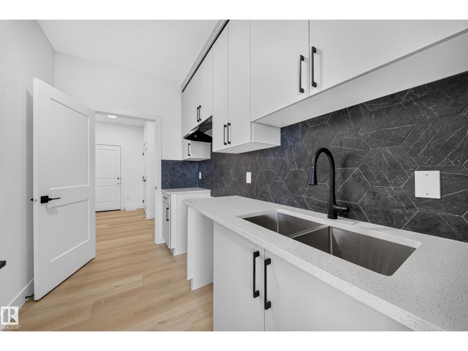 3119 9 St Nw Property Photo 12