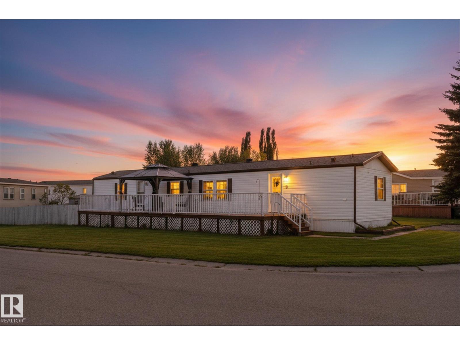 9 3400 48 St Property Photo 1