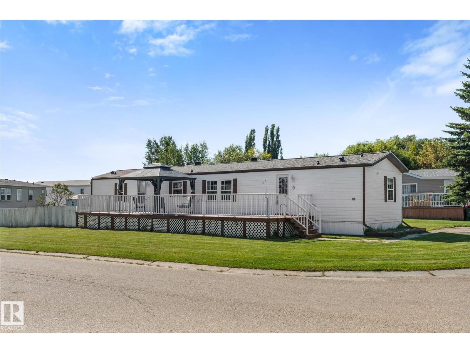 9 3400 48 St Property Photo 2
