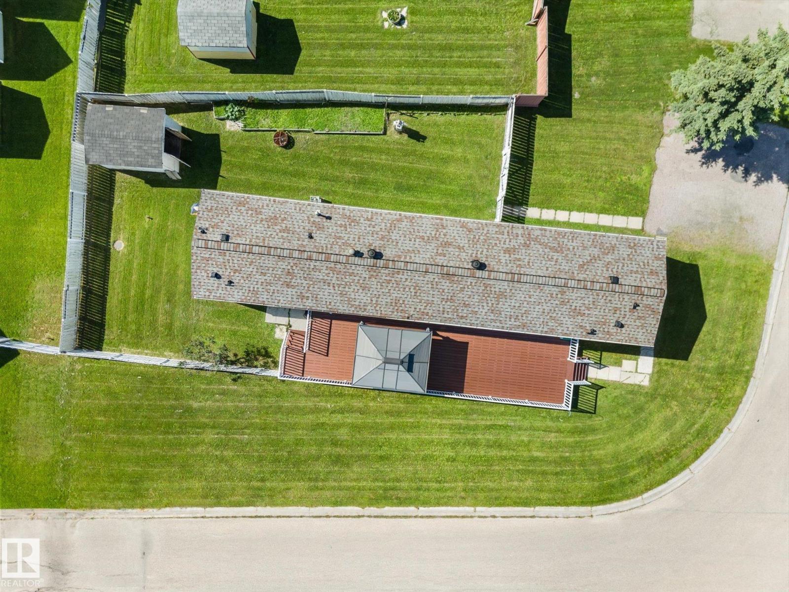 9 3400 48 St Property Photo 8