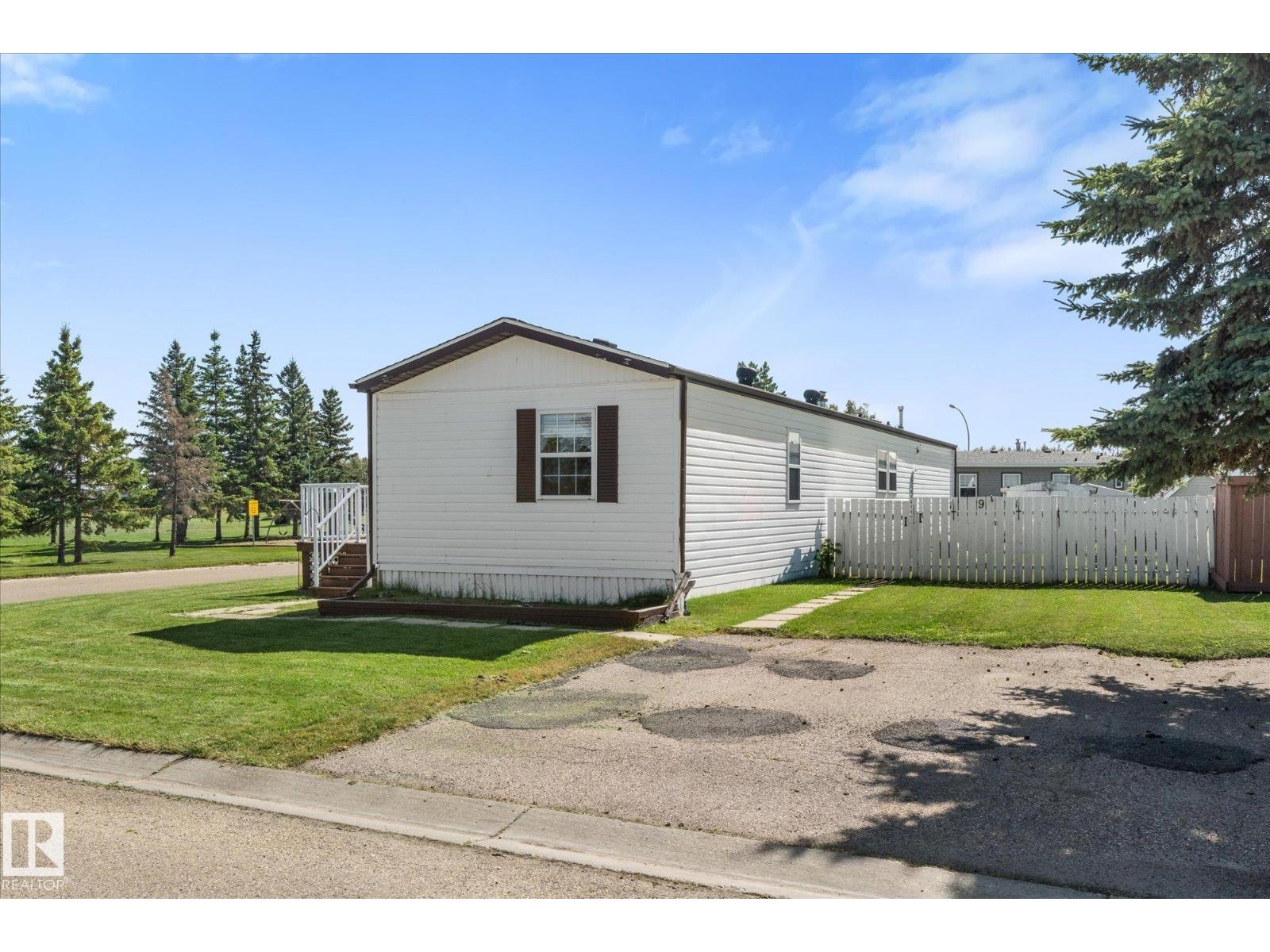 9 3400 48 St Property Photo 9