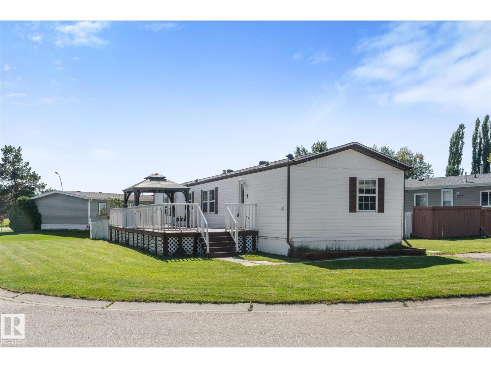 9 3400 48 St Property Photo 10