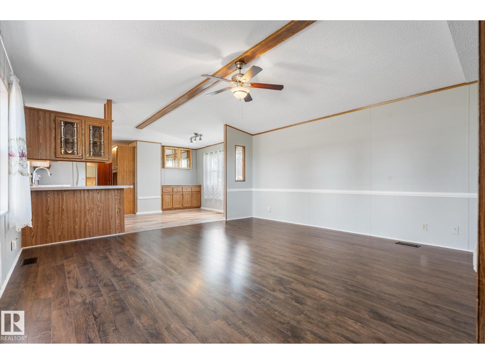 9 3400 48 St Property Photo 13