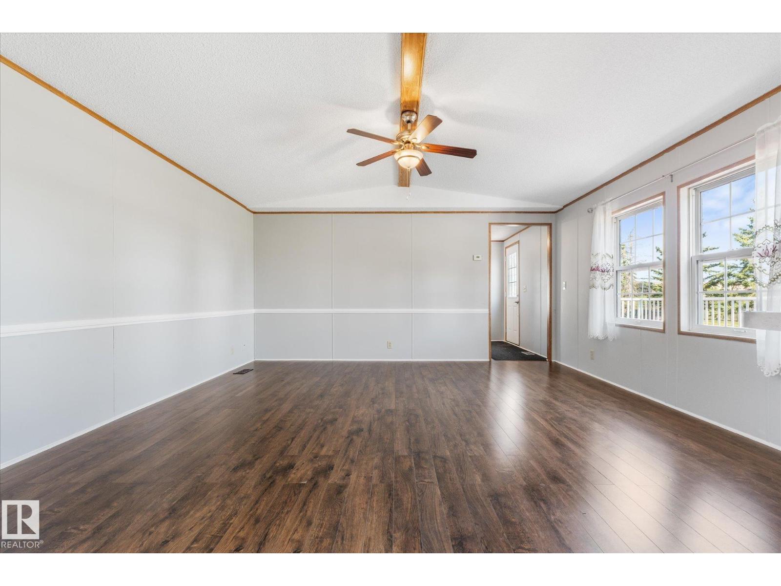 9 3400 48 St Property Photo 14