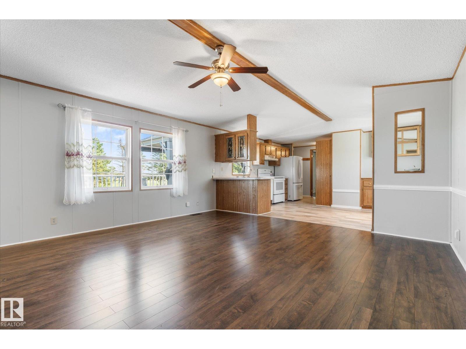 9 3400 48 St Property Photo 16