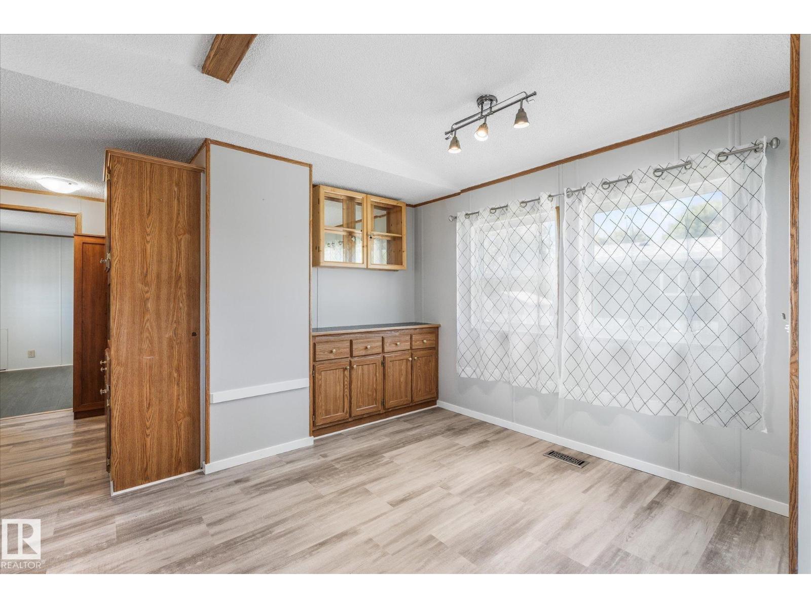 9 3400 48 St Property Photo 17