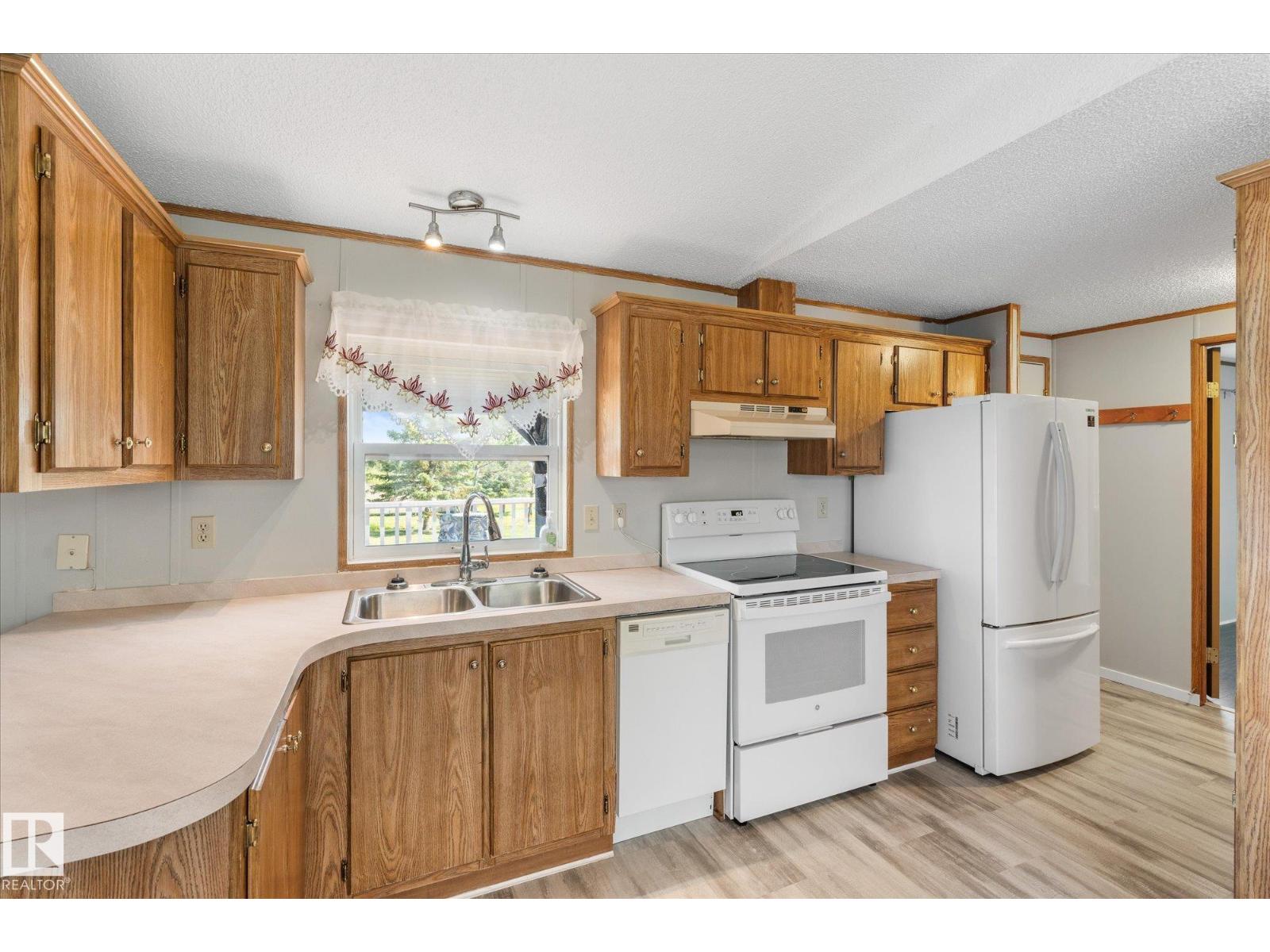 9 3400 48 St Property Photo 21