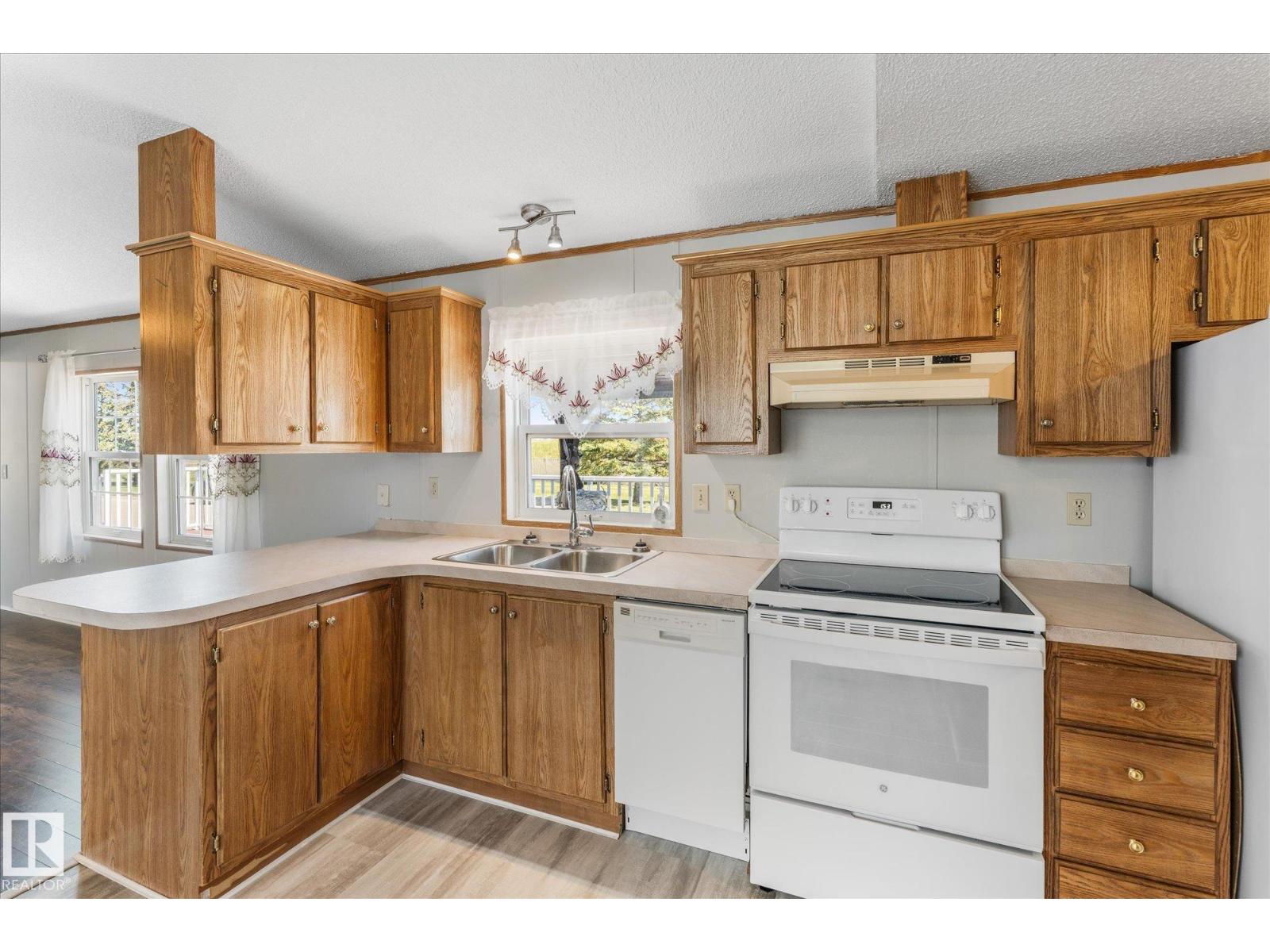 9 3400 48 St Property Photo 22