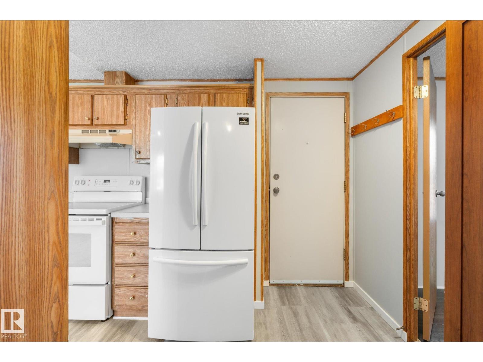 9 3400 48 St Property Photo 24