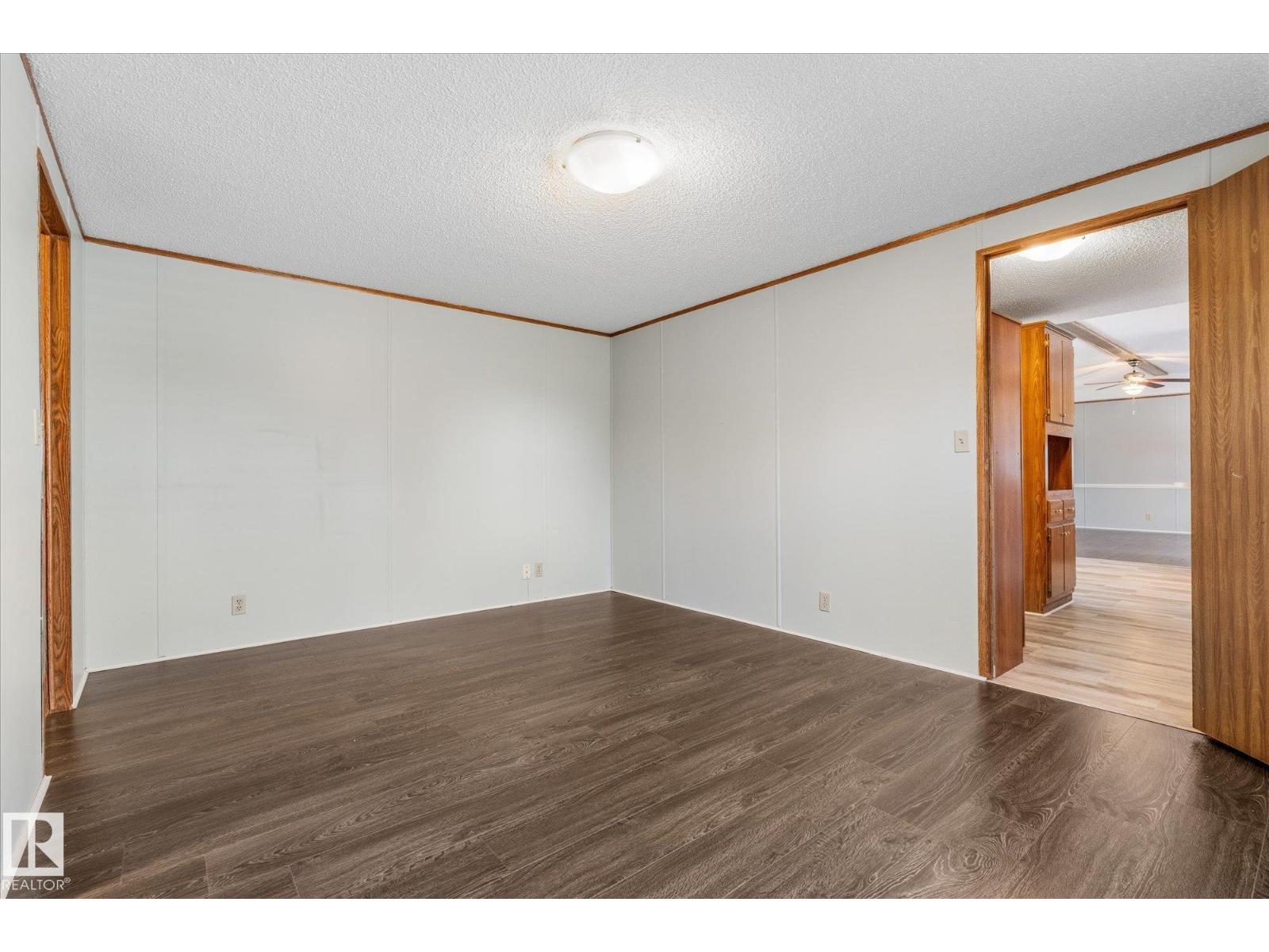 9 3400 48 St Property Photo 26
