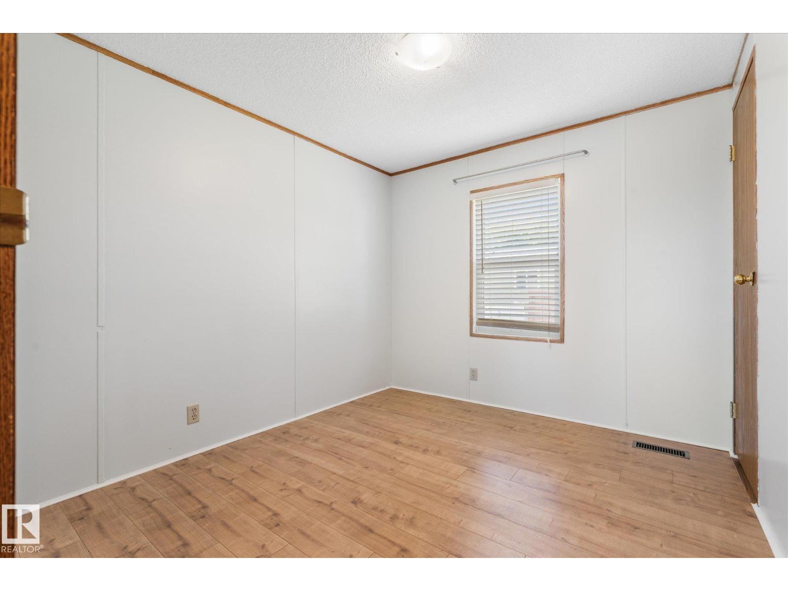 9 3400 48 St Property Photo 30