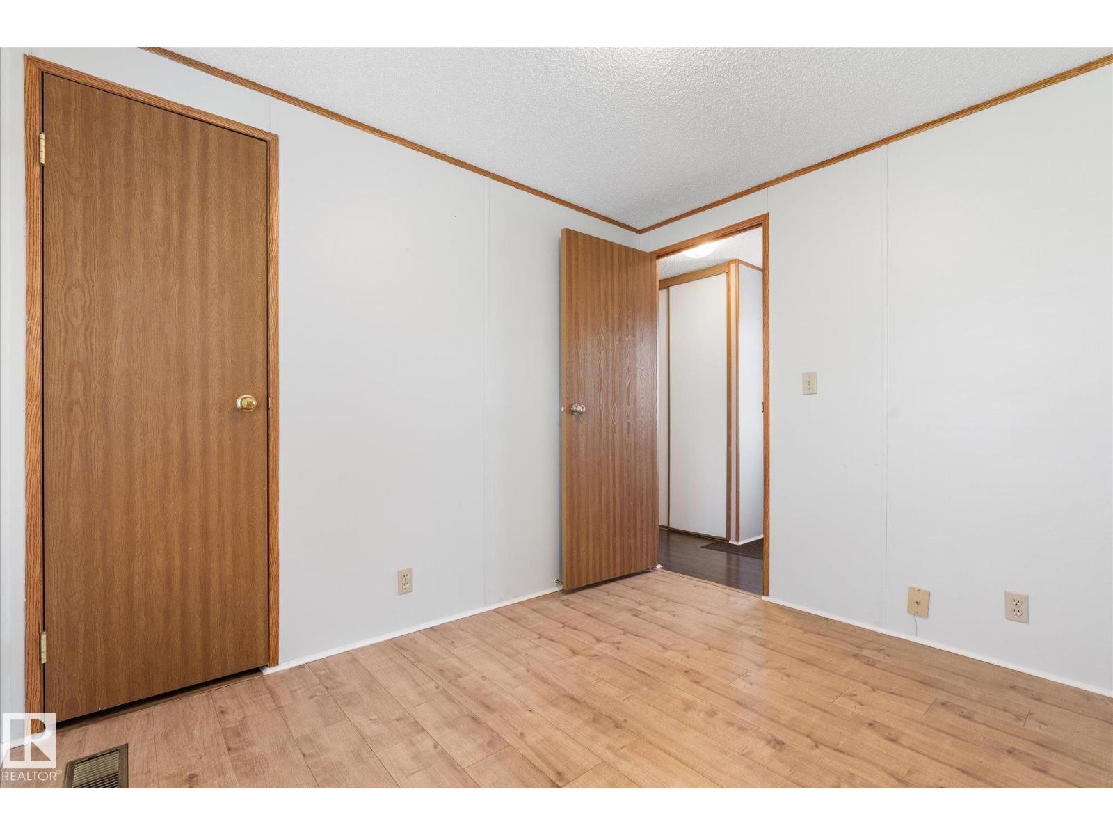9 3400 48 St Property Photo 32