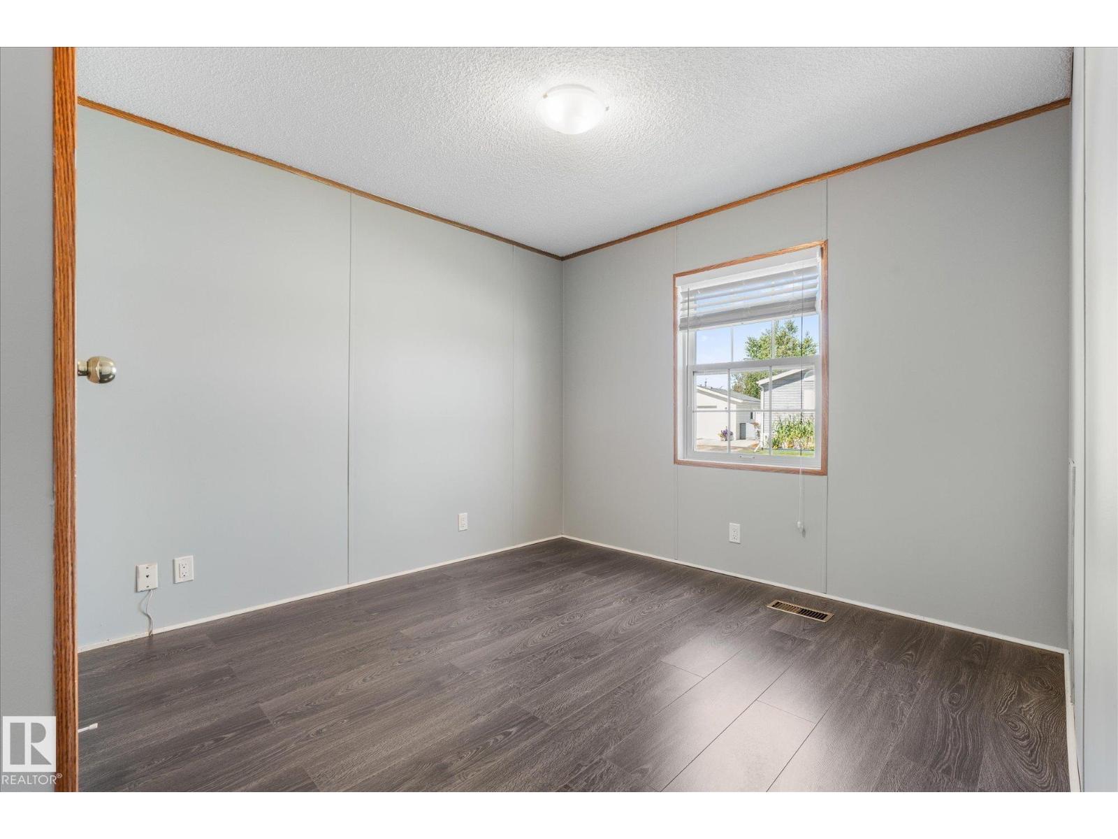 9 3400 48 St Property Photo 33