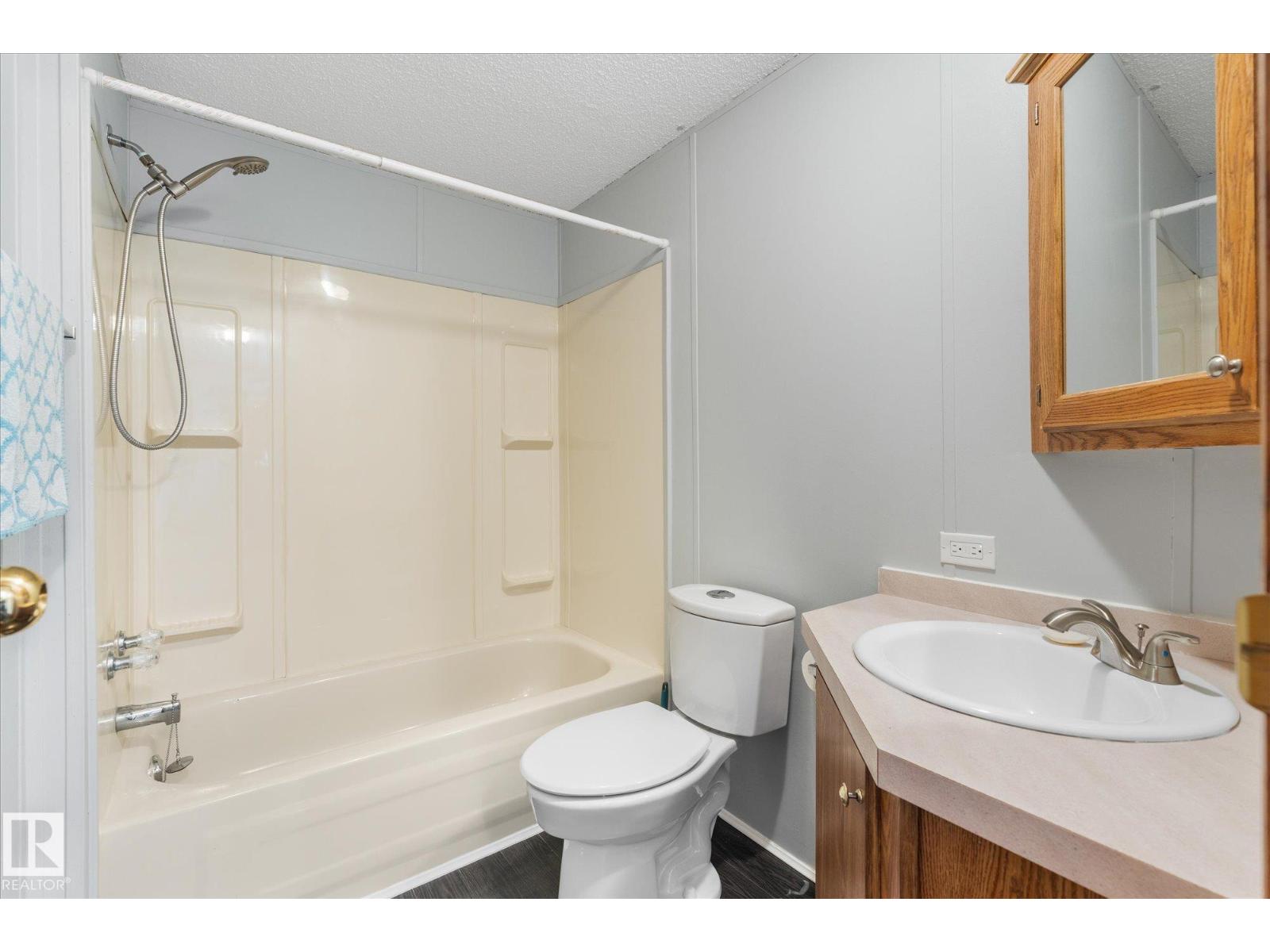 9 3400 48 St Property Photo 35