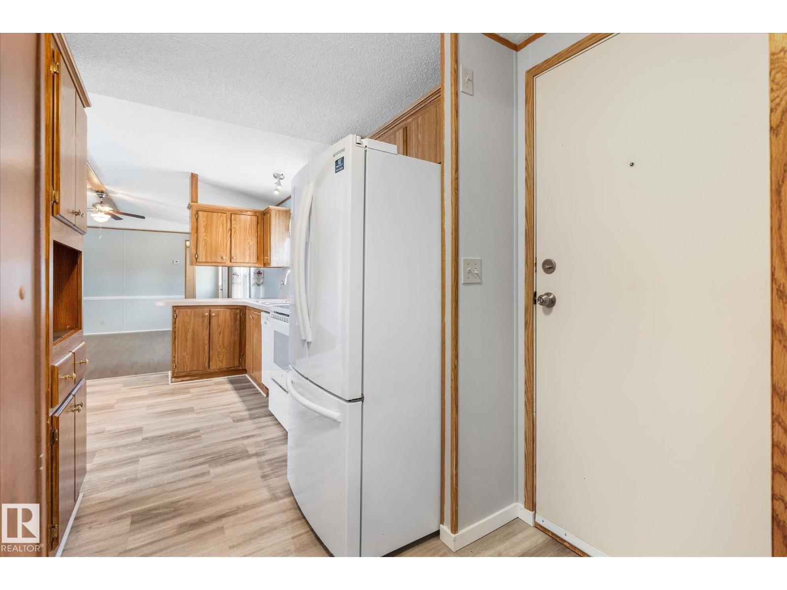 9 3400 48 St Property Photo 39