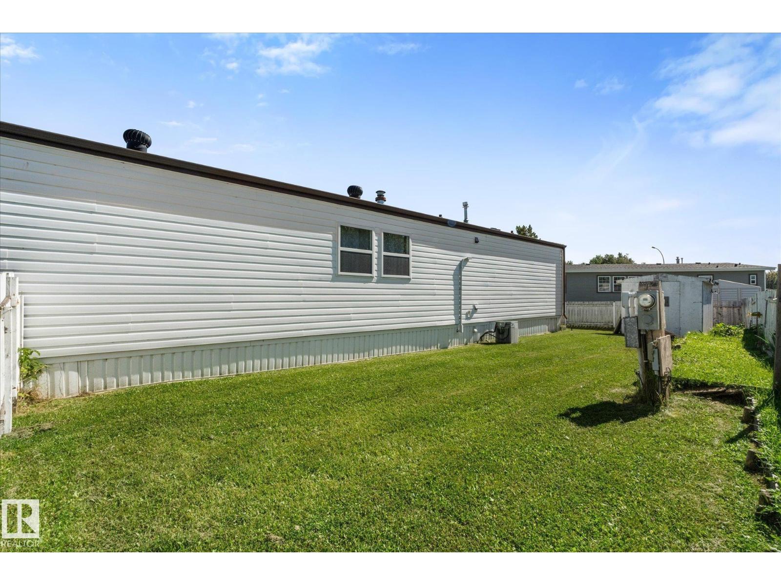 9 3400 48 St Property Photo 44