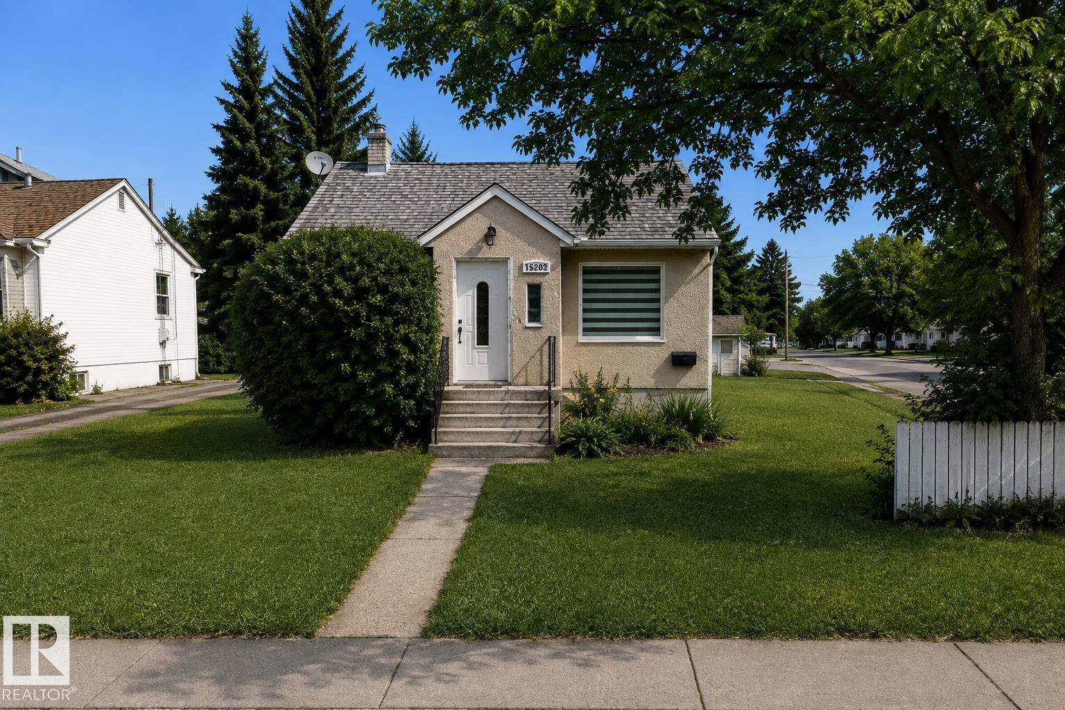 15202 98 Av Nw Property Photo 1