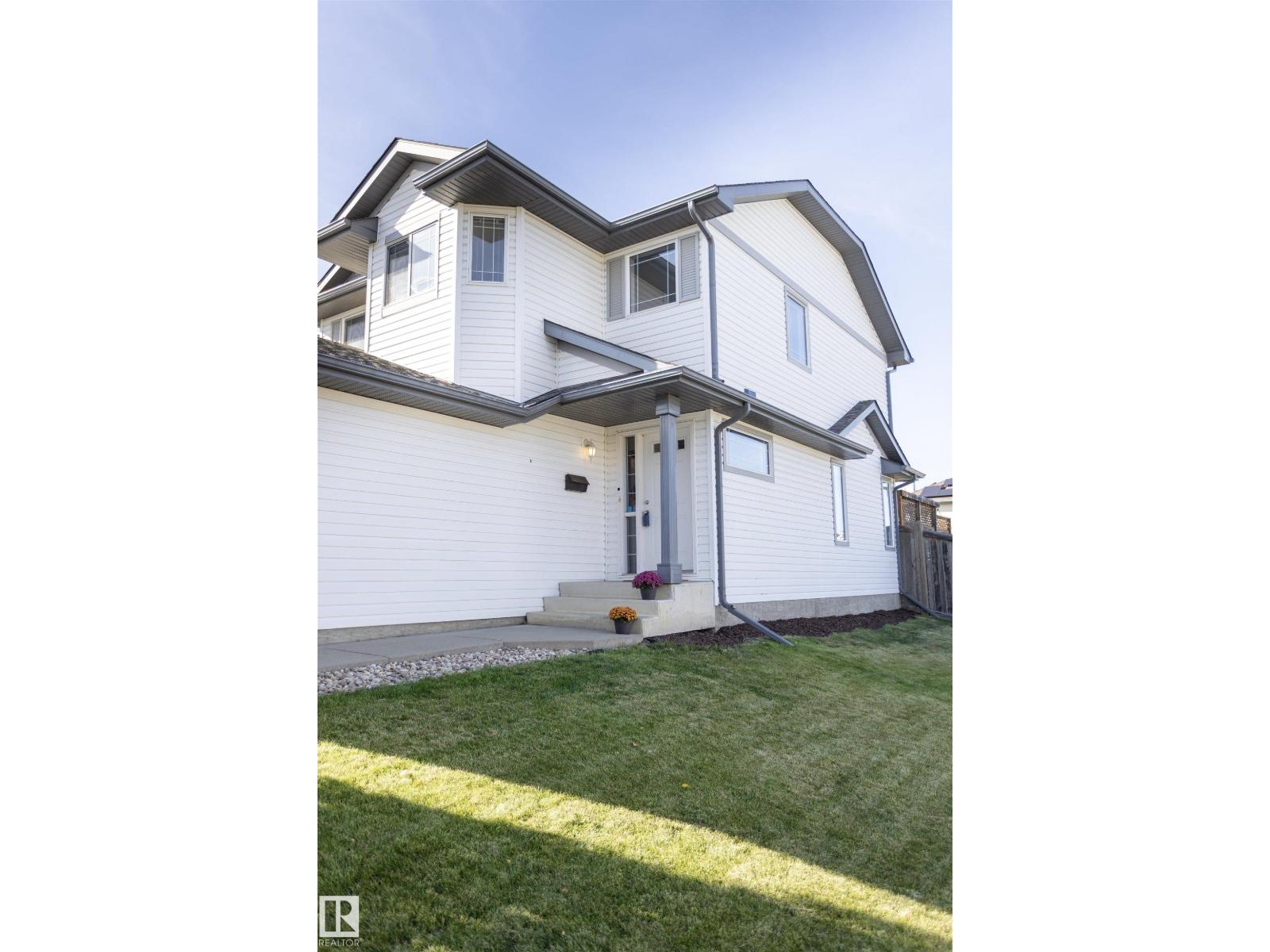 3575 Mclean Cr Sw Property Photo 3