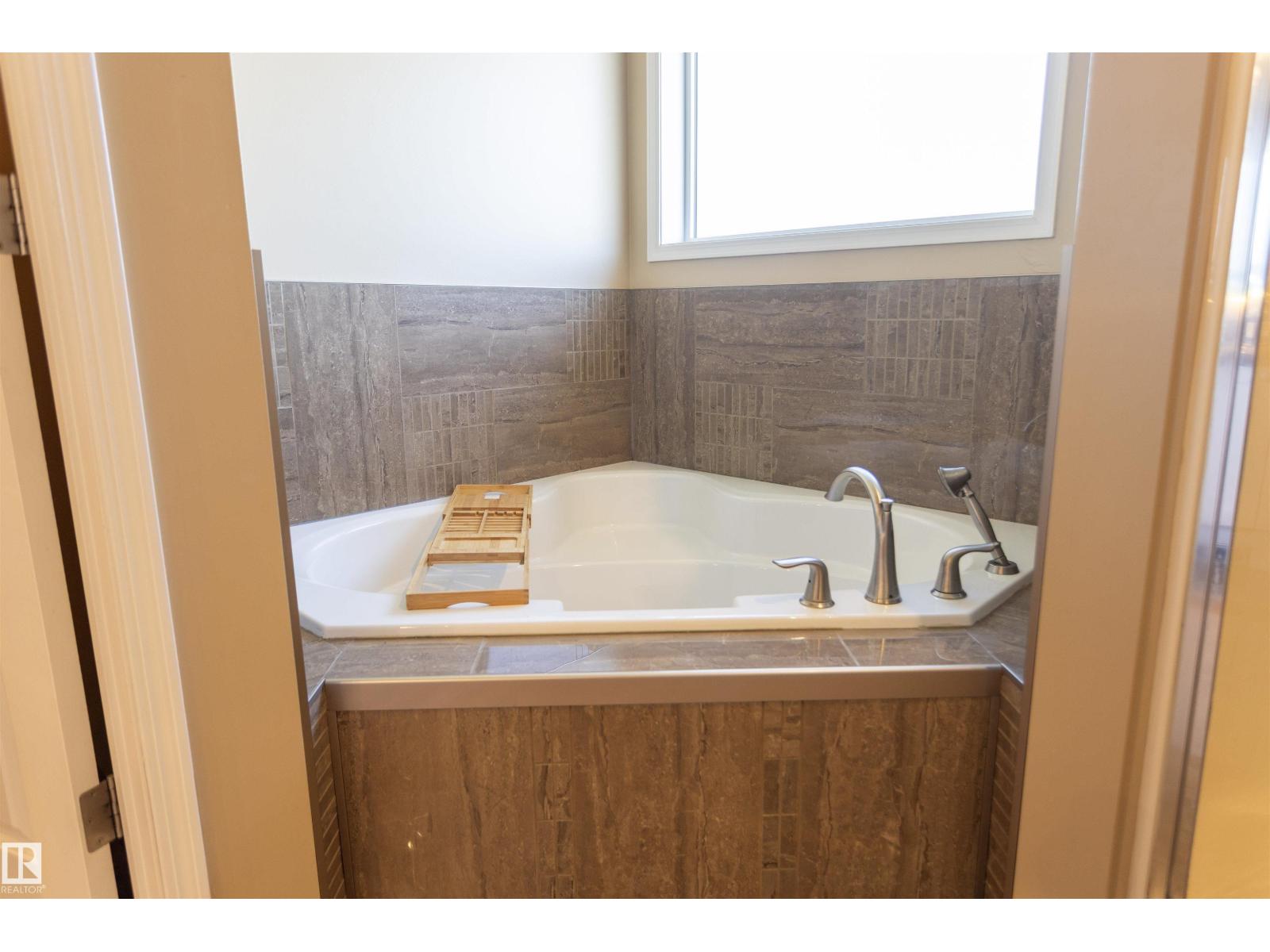 3575 Mclean Cr Sw Property Photo 32