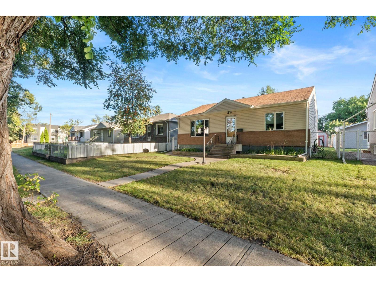 9719 65 AV NW Property Photo 1