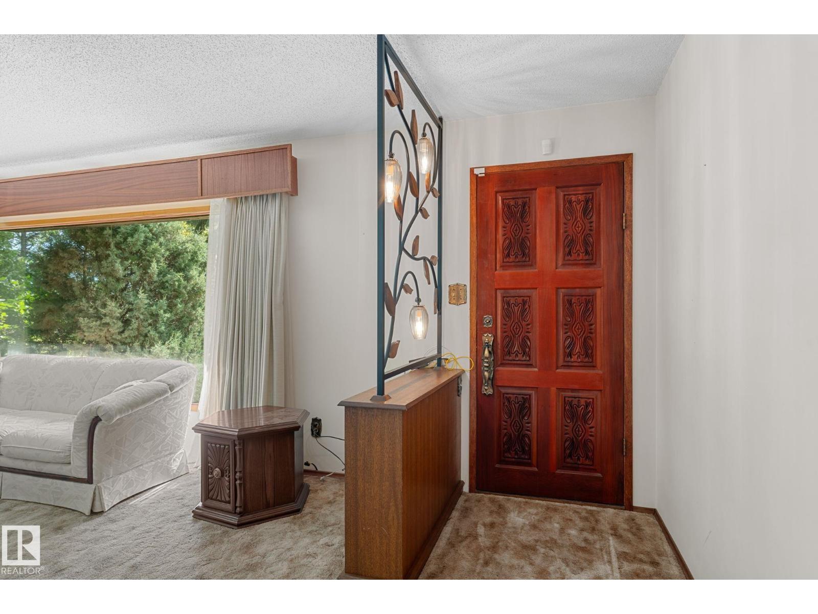 5020 53 Av Property Photo 4